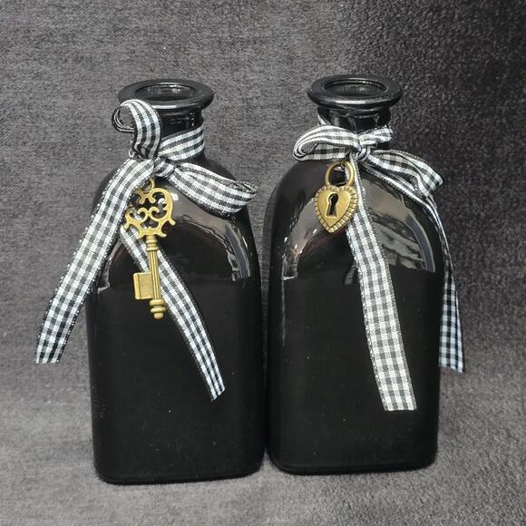 Country Mini Bud Vase Black Bottle Checkered Ribbon with Key & Heart Charms - Picture 1 of 8